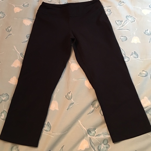 Lucy black crops