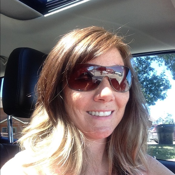 Meet your Posher, Andrea - Picture 1 of 1