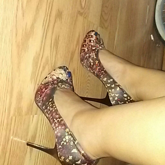 High Heals - Picture 2 of 4