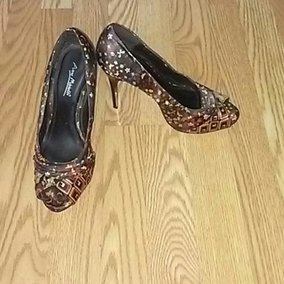 High Heals - Picture 3 of 4