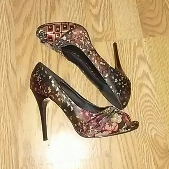 High Heals - Picture 4 of 4