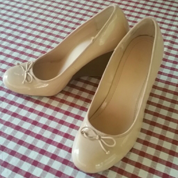 Old navy neutral wedge shoe