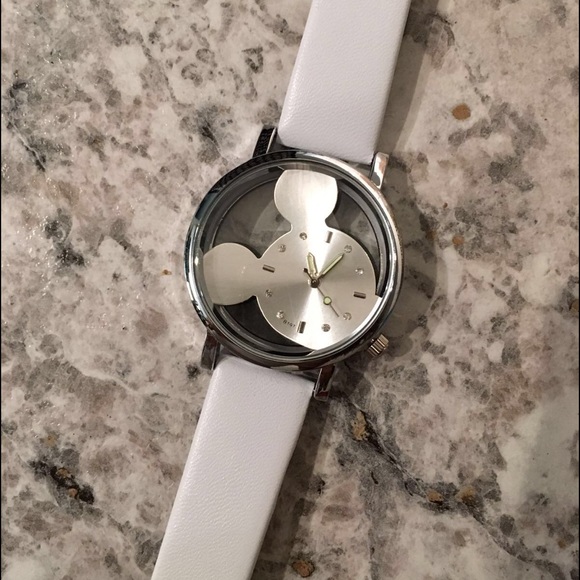 Reloj Mickey Mouse.
