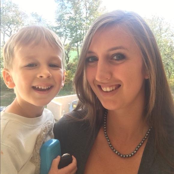 Meet your Posher, Stephanie - Picture 6 of 8