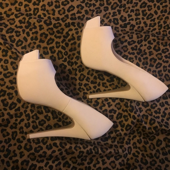 adorable tan pumps
