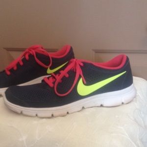 Nike shoes 6.5 gray and pink