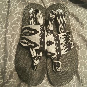 Sanuk sketcher type sz 7 yoga