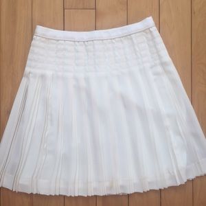 JCrew Sz0 pleated cream skirt