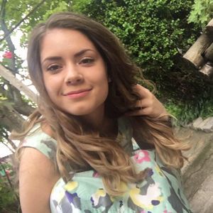 Meet your Posher, Simona