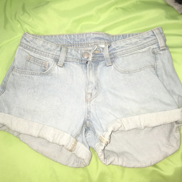 Low waist denim shorts