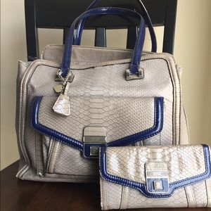 Guess shoulder bag and wallet