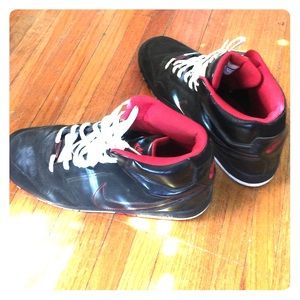 MENS Nike high top sneakers. Red and black
