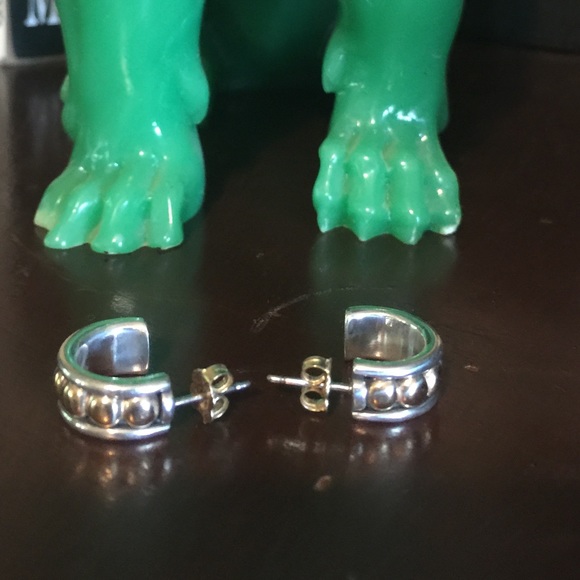 ❌SOLD❌James Avery retired Gold Bead Hoop.