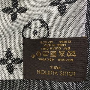 AUTHENTIC Louis Vuitton shawl/scarf