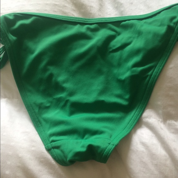 Victoria's Secret bikini - Picture 3 of 3