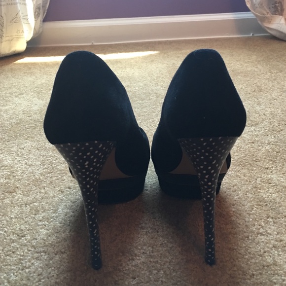 Aldo Black Suede Pumps w Spotted Heel - Picture 2 of 3