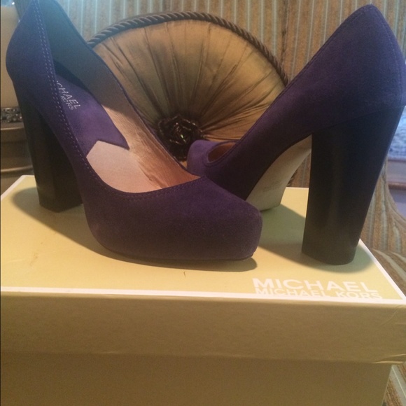 Shoes /pumps/suede