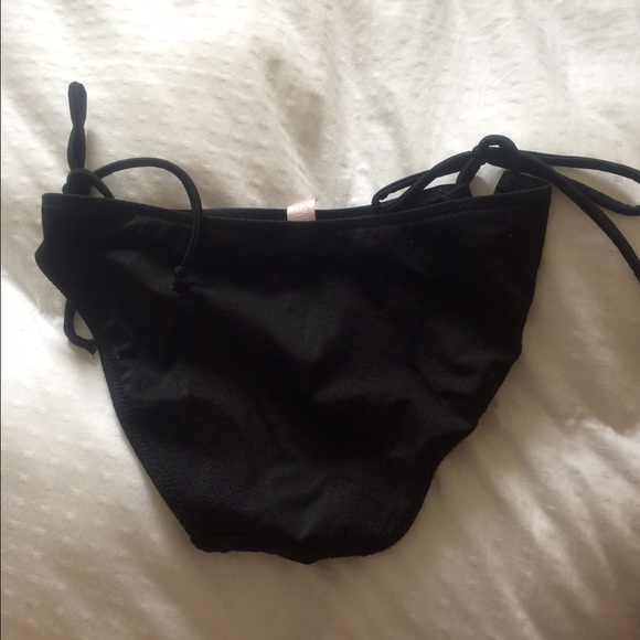 Victoria's Secret bikini - Picture 3 of 4