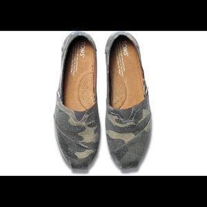 Camo Toms