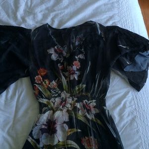 Sienna black flower/with lace detail blouse