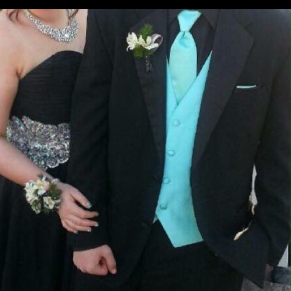 Prom dress - Picture 2 of 2