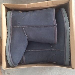 Grey short ugg