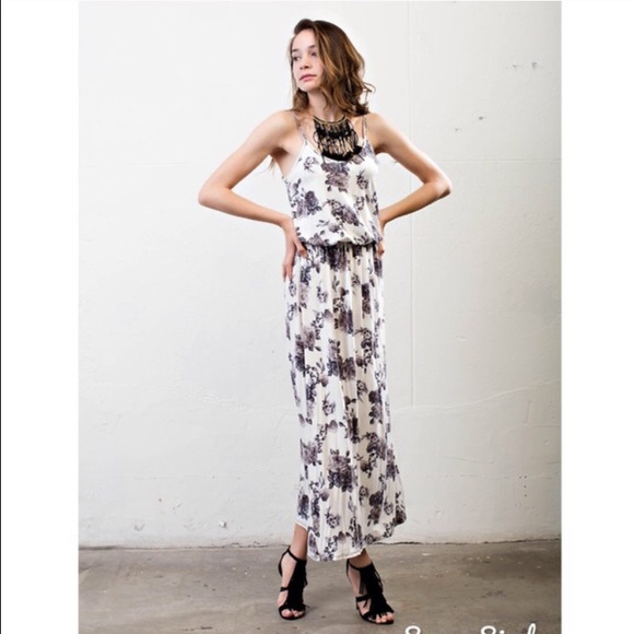 NWT Floral Maxi Dress 👗👒💋 - Picture 2 of 4