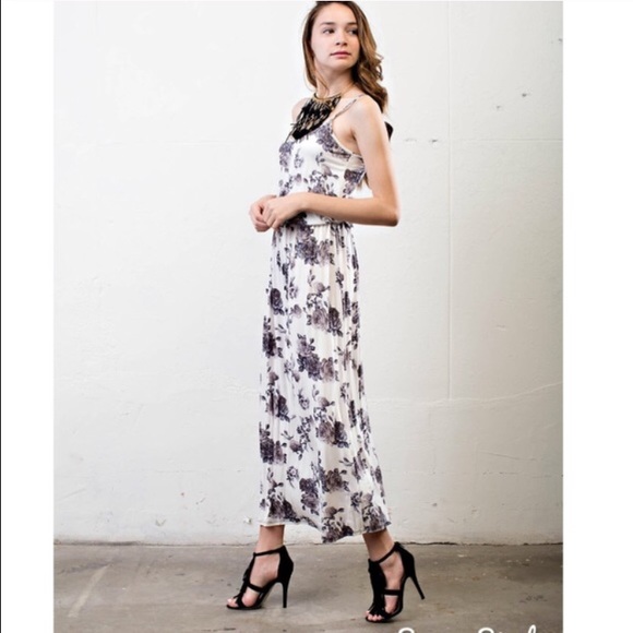 NWT Floral Maxi Dress 👗👒💋 - Picture 3 of 4