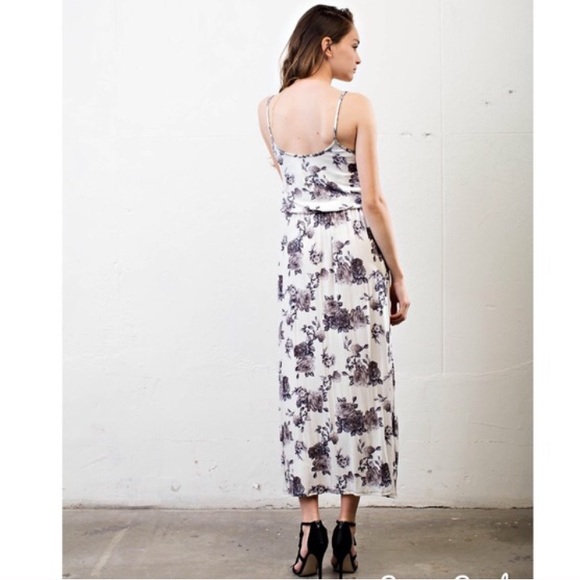 NWT Floral Maxi Dress 👗👒💋 - Picture 4 of 4