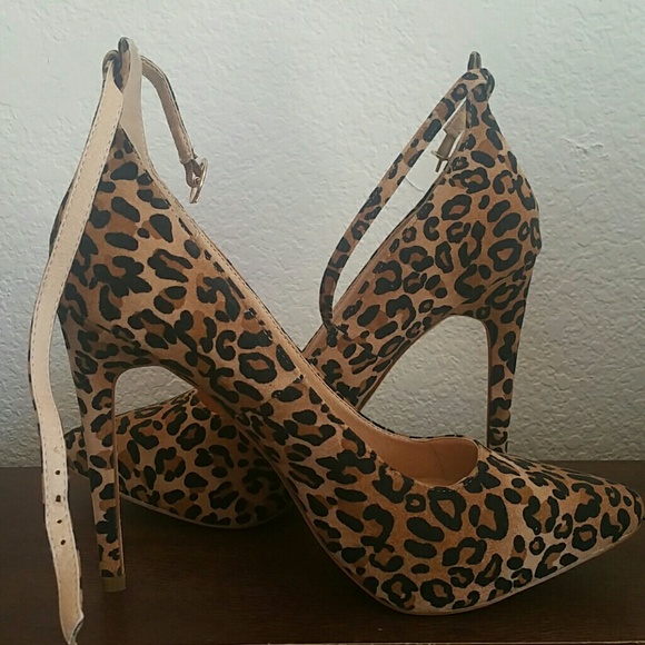 Heels - Picture 2 of 3