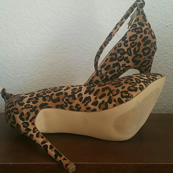 Heels - Picture 3 of 3