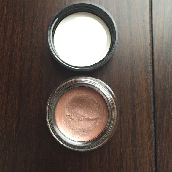 Constructivist paint pot