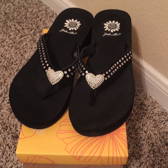 Yellow box Hanna wedge sandals