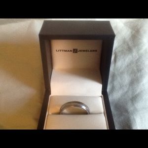Mens titanium wedding band in box📓