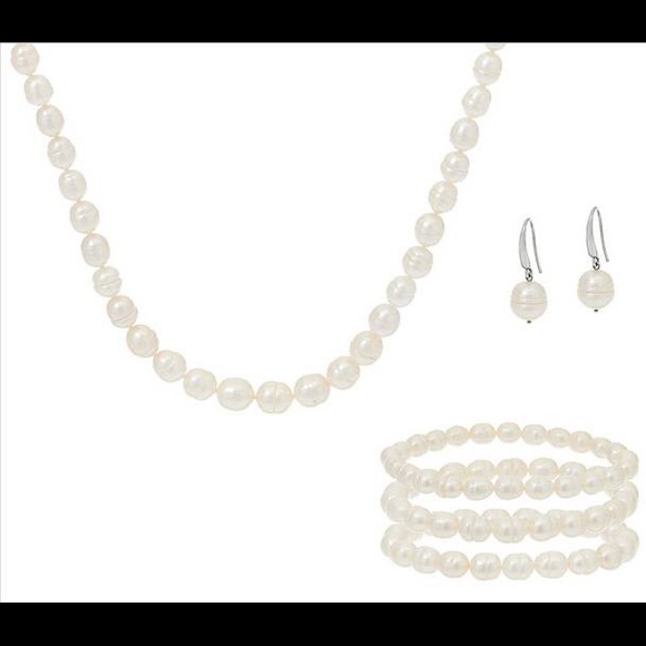 Cultured Pearl Necklace, Earrings, and Bracelets - Picture 1 of 4