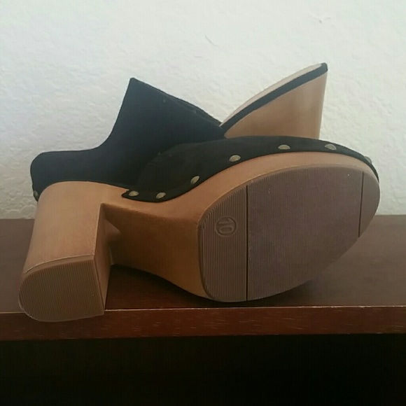 Clogs - Picture 3 of 3