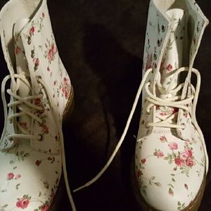 Flowered lace up boots