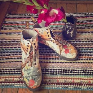 Floral Doc Martens 🌻☺️
