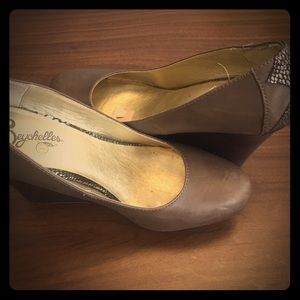 Seychelles wedge platform