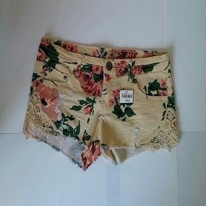 💥NWT💥Floral shorts