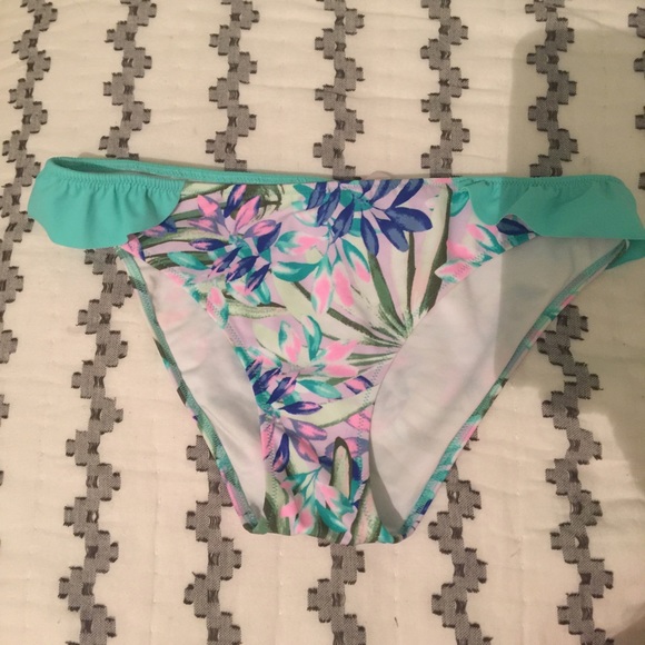 VS Ruffle swim bottoms