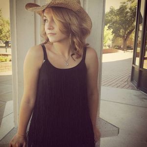 Meet your Posher, Kendra