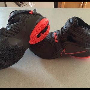 Lebron girls basketball shoes. Size 6.5