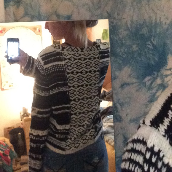 DONATING: Patterned Cardigan.