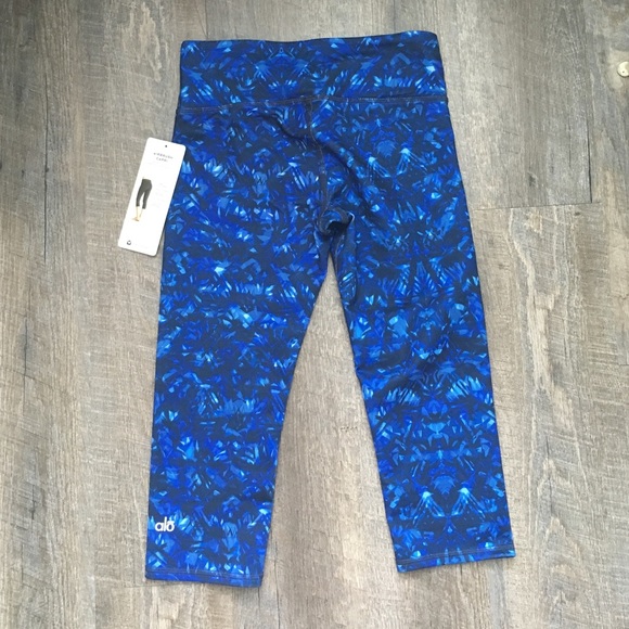 Alo Yoga Airbrush Capri - Picture 2 of 2