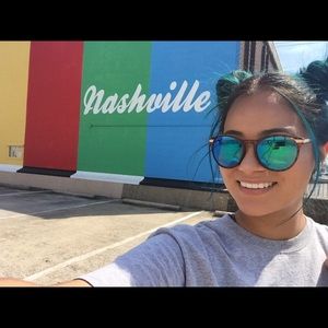 Meet your Posher, Marissa