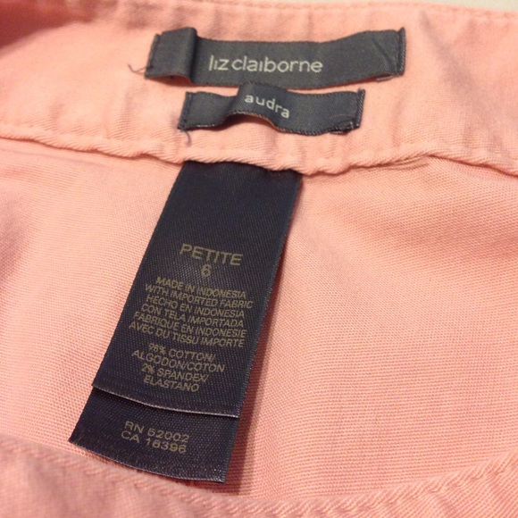 Size 6 pet. pink Liz Claiborne capris - Picture 2 of 3