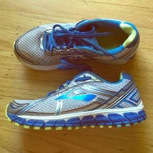 Brooks GTS