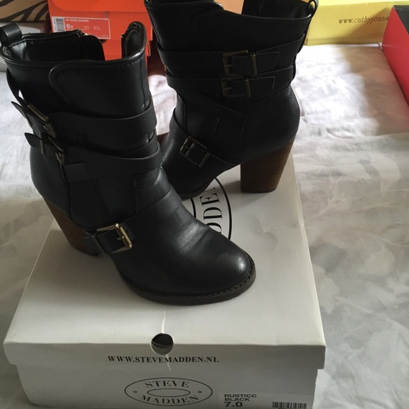 Heeled boots - Picture 1 of 1