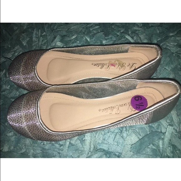 De Blossom Collection Silver Flats Size 6.5